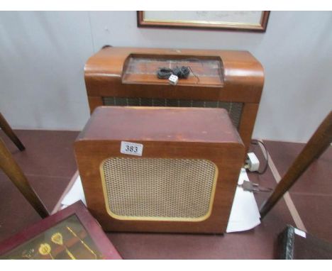 A vintage radio & a speaker