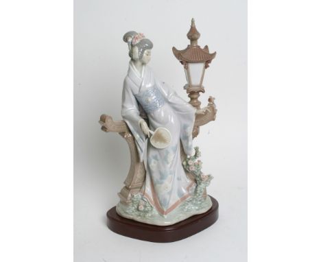 A Lladro 'Mariko' figure of a Japanese lady, sculpted by Salvador Debon model number 1421G,serial number 01001421, on wood pl