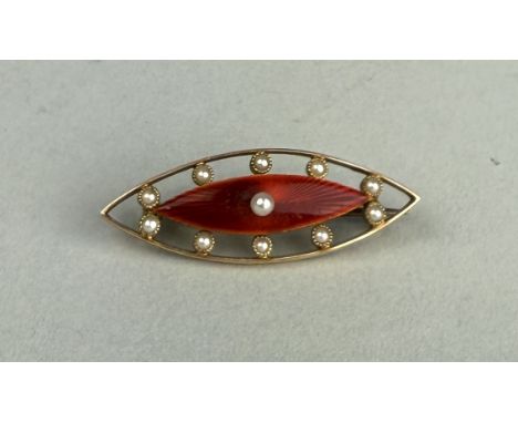 A GOLD AND ENAMEL PIN BROOCH SET WITH SPLIT PEARLSMarked 15ctWeigth: 3.7gms