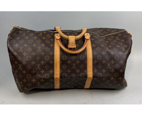 A VINTAGE LOUIS VUITTON MONOGRAM DUFFEL BAG 63 x 40 x 30 CM
