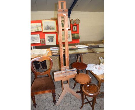 VINTAGE FLOOR STANDING ARTIST EASEL