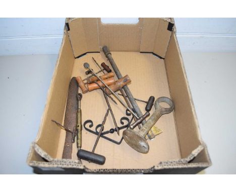 BOX OF MIXED TOOLS TO INCLUDE A RANGE OF BRADAWLS