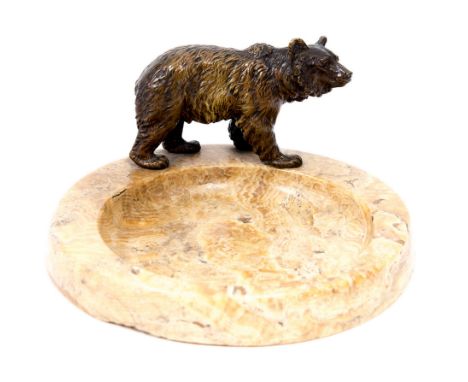 An Art Deco cold painted bronze and agate trinket dish, modelled as a bear, 20cm diameter