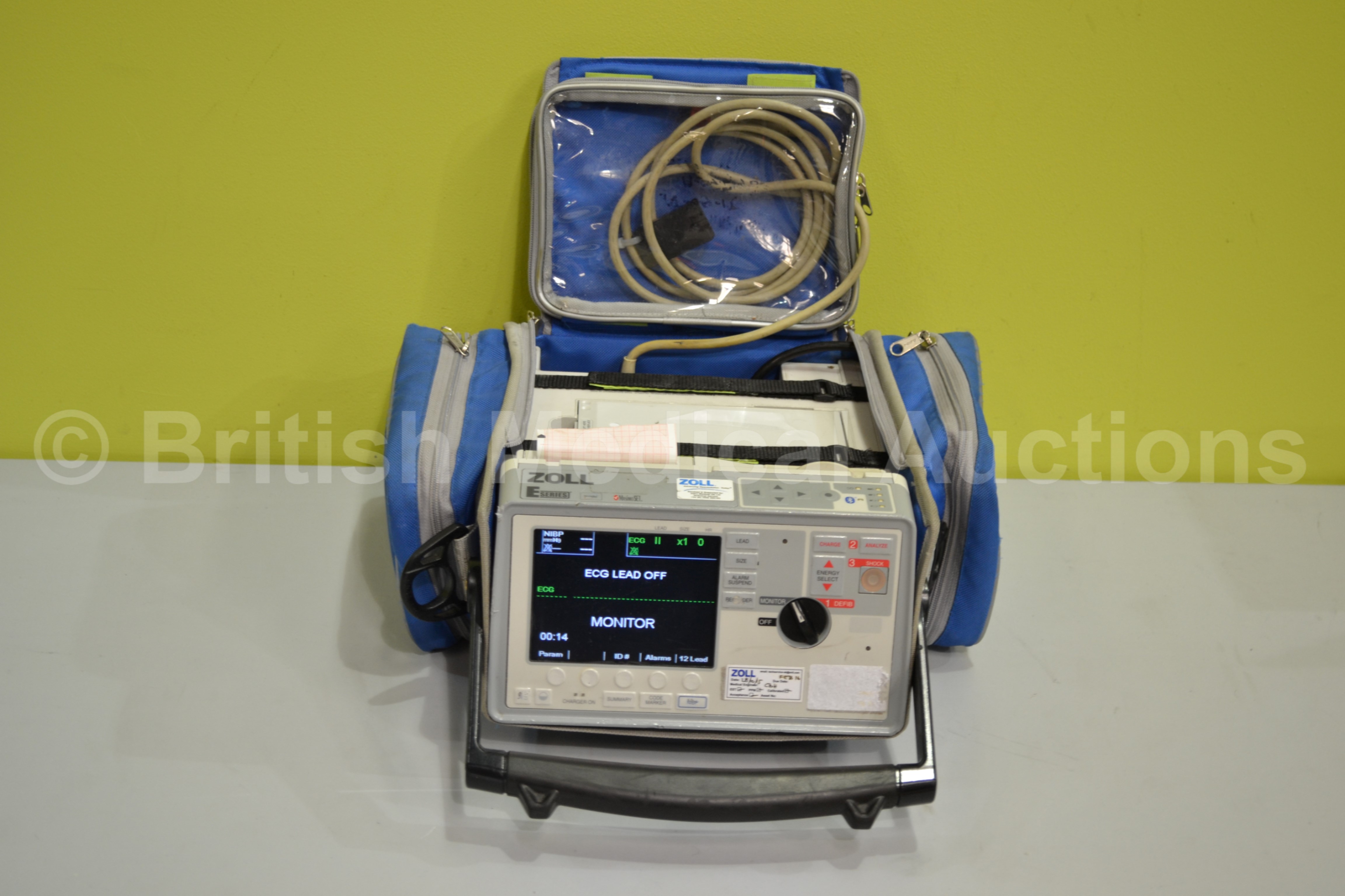 Zoll E Series Defibrillator/Monitor In Case with ECG, SPO2, CO2, NIBP