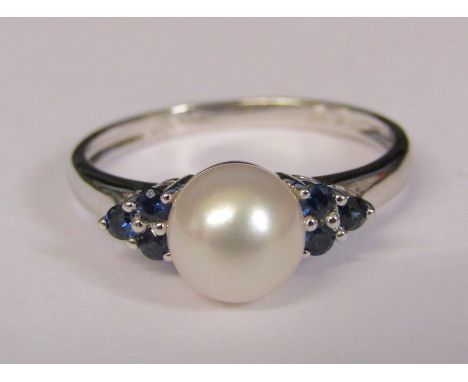 9ct white gold sapphire and pearl ring size N