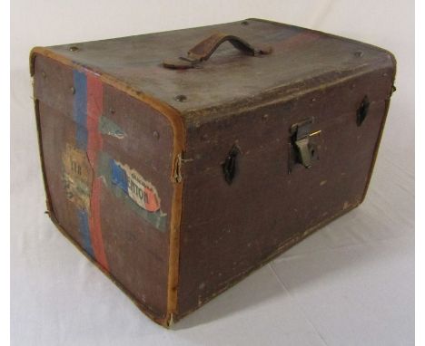 Small trunk L 50 cm H 32 cm D 37 cm