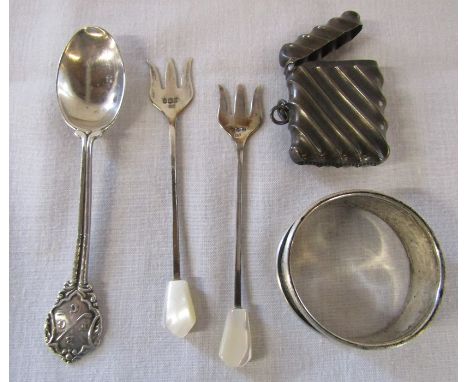 Various silver inc napkin ring Birmingham 1923, vesta case Birmingham 1912 and golfing teaspoon Sheffield 1936 total weight 1