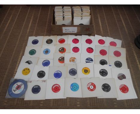 Box of approximately 200 7" singles relating to 1960's pop beat including Searchers, Kinks, Sandy Shaw, Rolling Stones, Billy
