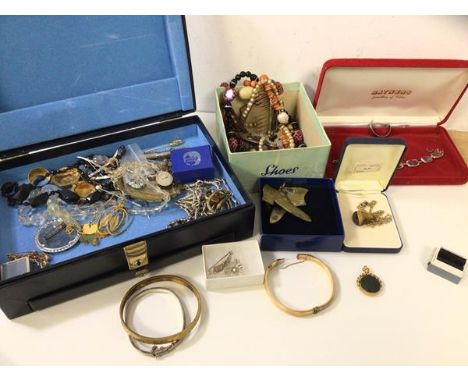 A quantity of costume jewellery including necklaces, brooches, pins, a tiger eye, pendant necklace, abalone shell bracelet, a
