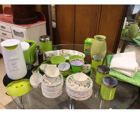 A mixed lot of kitchenware in apple green colourway including toaster which measures 18cm x 25cm x 15cm, tea, coffee and suga