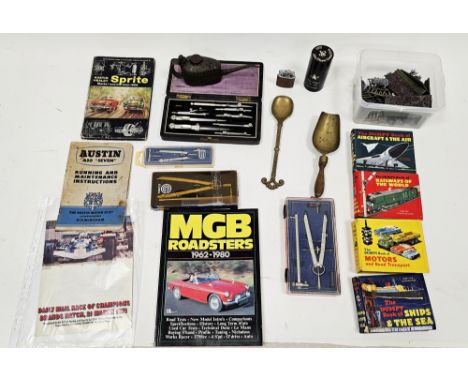 Assorted collectables&nbsp;including a programme for the British Grand Prix 1977, Daily Mail Race of Champions 1971, the vint