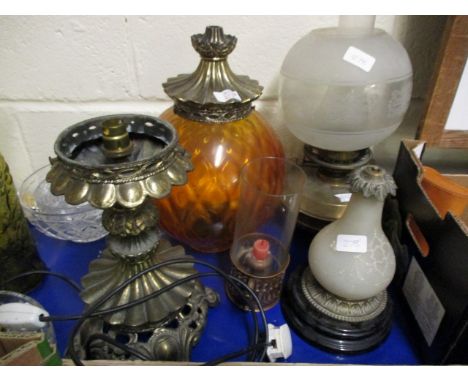 MIXED LOT OF OIL LAMP, ELECTRIC SIDE LIGHTS ETC 