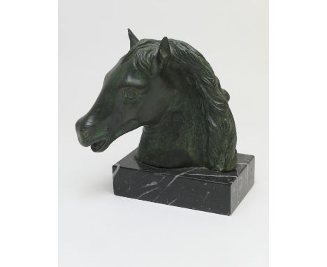 Bronze sculpture of a horse's head, mounted on a black marble base, 20cm (Please note condition does not form part of the cat