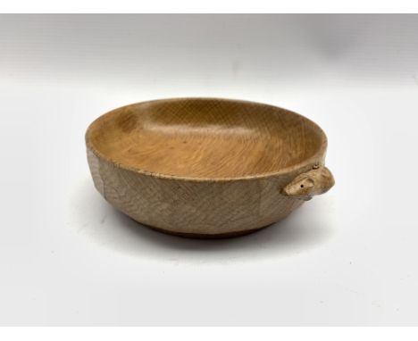 Thompson of Kilburn adzed oak Mouseman nut bowl with carved mouse signature D15cm - Condition Report 