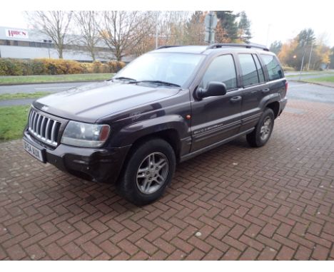 Jeep Grand Cherokee Sport Auto in red 3956cc 188bhp estate Prinz system gas bi-fuel first registered 29/12/2004 216000 miles 