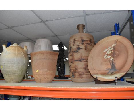 FOUR LARGE STUDIO POTTERY ITEMS, comprising a Paul Gooderham art pottery sand surface white flower and incised decoration cha