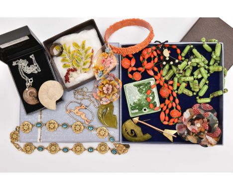 A BAG OF ASSORTED COSTUME JEWELLERY, to include an ammonite brooch, an ammonite pendant with chain, brooches, ring, bangle, e