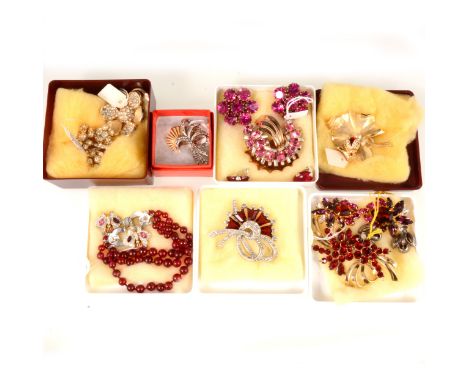 Vintage paste set jewellery, Spinx clear crystal flower head brooch, 35mm, Sardi 50mm floral spray, gilt leaf brooch with bee