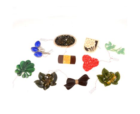 Ten large bakelite, lucite, glass 1940's vintage brooches, green and brown bakelite flower and leaf brooches, 70mm, green sty