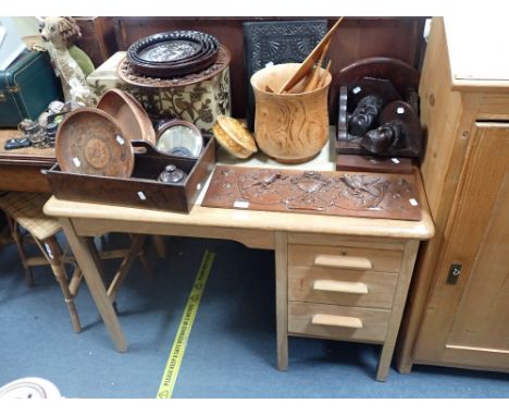 AN ABBESS LIGHT OAK DESK, 105cm wide