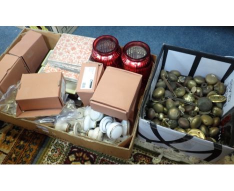 A COLLECTION OF VINTAGE BRASS DOOR KNOBS, ceramic knobs, fittings and sundries