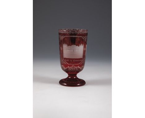 Fussbecher mit Ansichten von Baden-Baden Um 1860 Farbloses, rot lasiertes Glas. Auf Wandung zwei Medaillons mit geschnittenen
