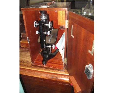 W Watson & Sons Ltd London service II microscope in fitted box with manual. (B.P. 24% incl. VAT)