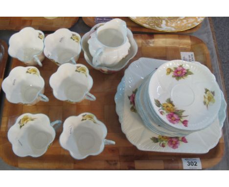 21 piece Shelley fine bone china Begonia 13427 tea service. (B.P. 24% incl. VAT)