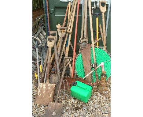 A very large collection or garden and workshop tools to include hose pipe and jack.