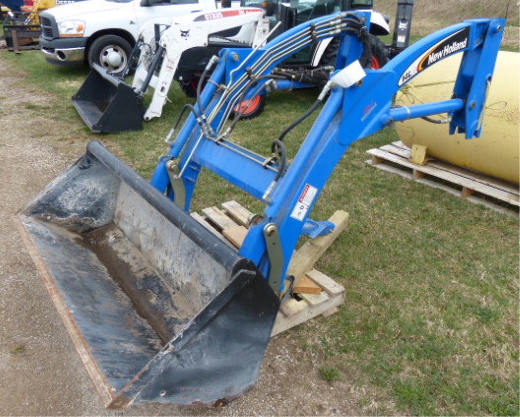 NEW HOLLAND 14LA TRACTOR LOADER W/BUCKET COMPACT TRACTOR LOADER