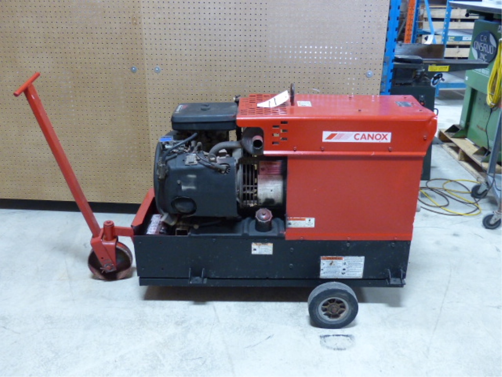 Lot 135 - CANOX REDCAT II GAS WELDER/GENSET ONAN 16HP GAS ENGINE. ELECTRIC