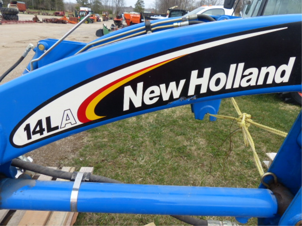 NEW HOLLAND 14LA TRACTOR LOADER W/BUCKET COMPACT TRACTOR LOADER