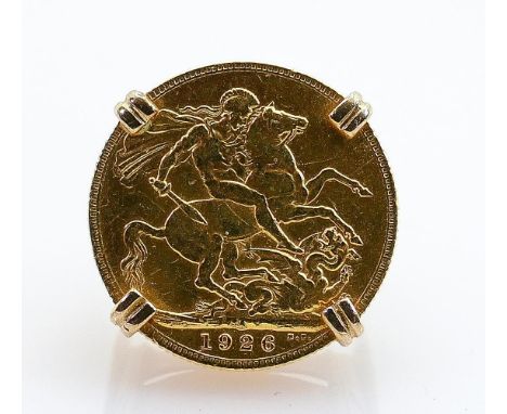 Full Sovereign coin 1925 SA mint in 9ct gold ring mount: Gross weight 12.5 g, ring size M. 