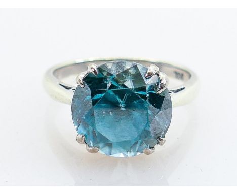 9ct white gold &amp; blue topaz ring: Stamped 9ct and tested as 9ct gold, weight 5.7g, stone measures 12mm wide appx.  Ring s