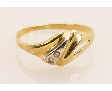 18ct gold hallmarked white stone ring: Weight 1.8g, size N. 