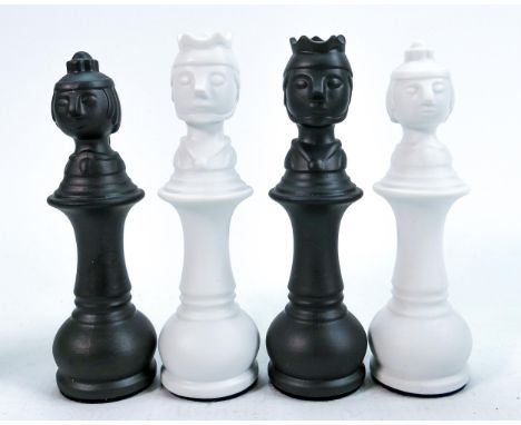 Rosenthal Germany ceramic chess set: Height of king 12.8cm 