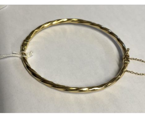 9CT GOLD ROPE TWIST BANGLE WITH SAFETY CHAIN 3.9G APPROX