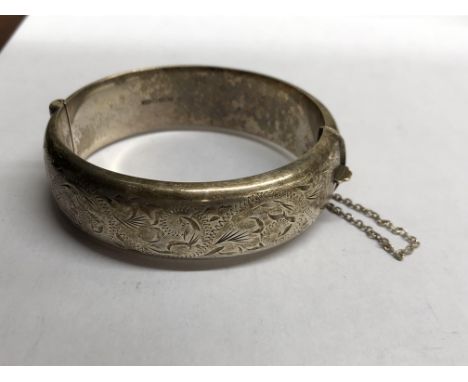 SILVER ENGRAVED BANGLE WITH SAFETY CHAIN 29G APPROX