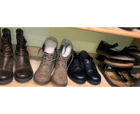 SHELF CONTAINING PAIR OF AS NEW BLOWFISH FLEECE BOOTS, PAIR OF FLY LONDON TRIPLE BUCKLE BOOTS, SANDALS AND SLIP RESISTANT TOE