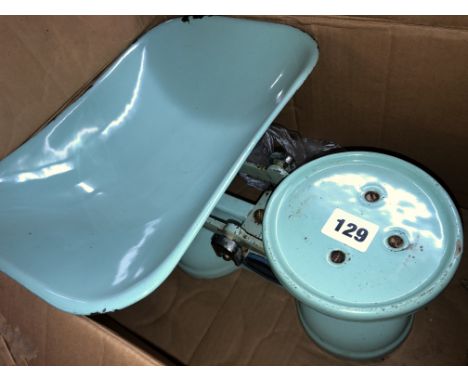 BOXED VINTAGE SCALES AND WEIGHTS