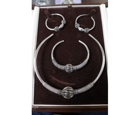 Silver Anglo Indian design Jewellery suite comprising of choker, Bangle and earrings