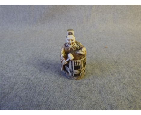 Chinese carved ivory netsuke figure