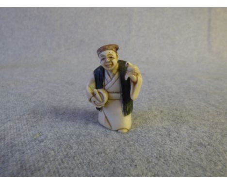 Chinese carved ivory netsuke figure