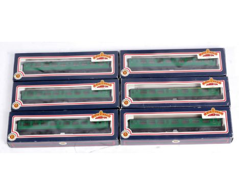 Collection of 6 Bachmann BR Green Corridor Coaches, to include 2x 34-525A, 2x 34-562A, 1x 34-550A amd 1x 34-551A (All GVG-BG)