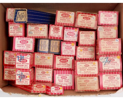 29 boxed Hornby Dublo D1 and SD6 wagons, and 2 boxed furniture containers, Lot includes 2x 4305 WR passenger fruit vans, 2x 4
