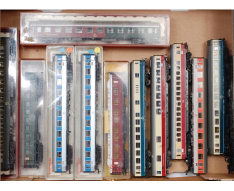 6 boxed and 6 unboxed continental coaches by Fleischmann, Liliput, Rivarossi and Roco, in German, Austrian and Italian liveri
