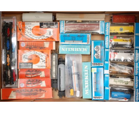 19 boxed Marklin wagons of various types (G,BF-G) and 6 others of various continental makes, including a Fleischmann bogie ca