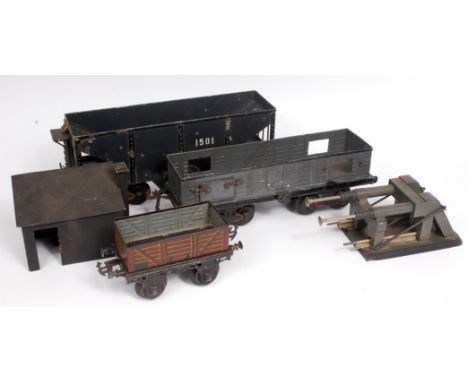 Bing GI for USA black high sided bogie hopper wagon No. 1501, a grey low sided bogie coal truck with drop-down side doors, a 