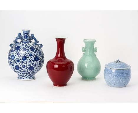 A GROUP OF FOUR CHINESE PORCELAIN ITEMS
Including a blue and white moon flask, a monochrome, celadon vase etc.
Largest 33cm h