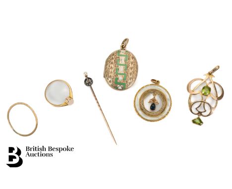 9ct gold Art Nouveau gold and peridot pendant. The pendant including drop measures 45 x 30mm, 2.9 gms. This lot concludes wit